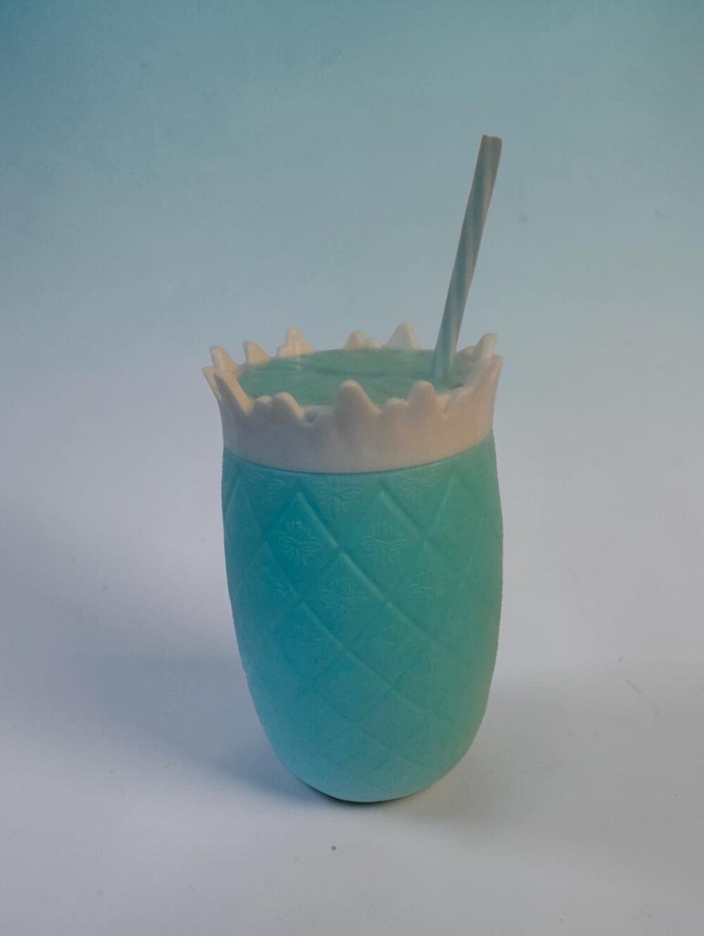 Aqua Pineapple Tumbler with Cream Crown Lid and Straw